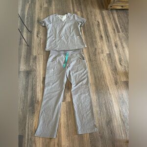 FIGS Scrub set Size Medium in Graphite Gray